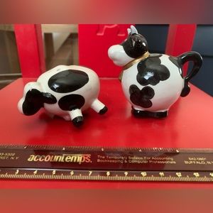 Cow salt and pepper shakers